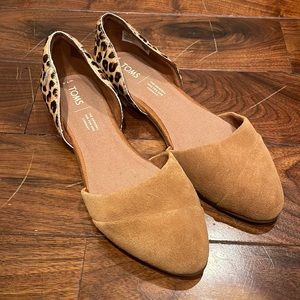 Tom’s cheetah flats